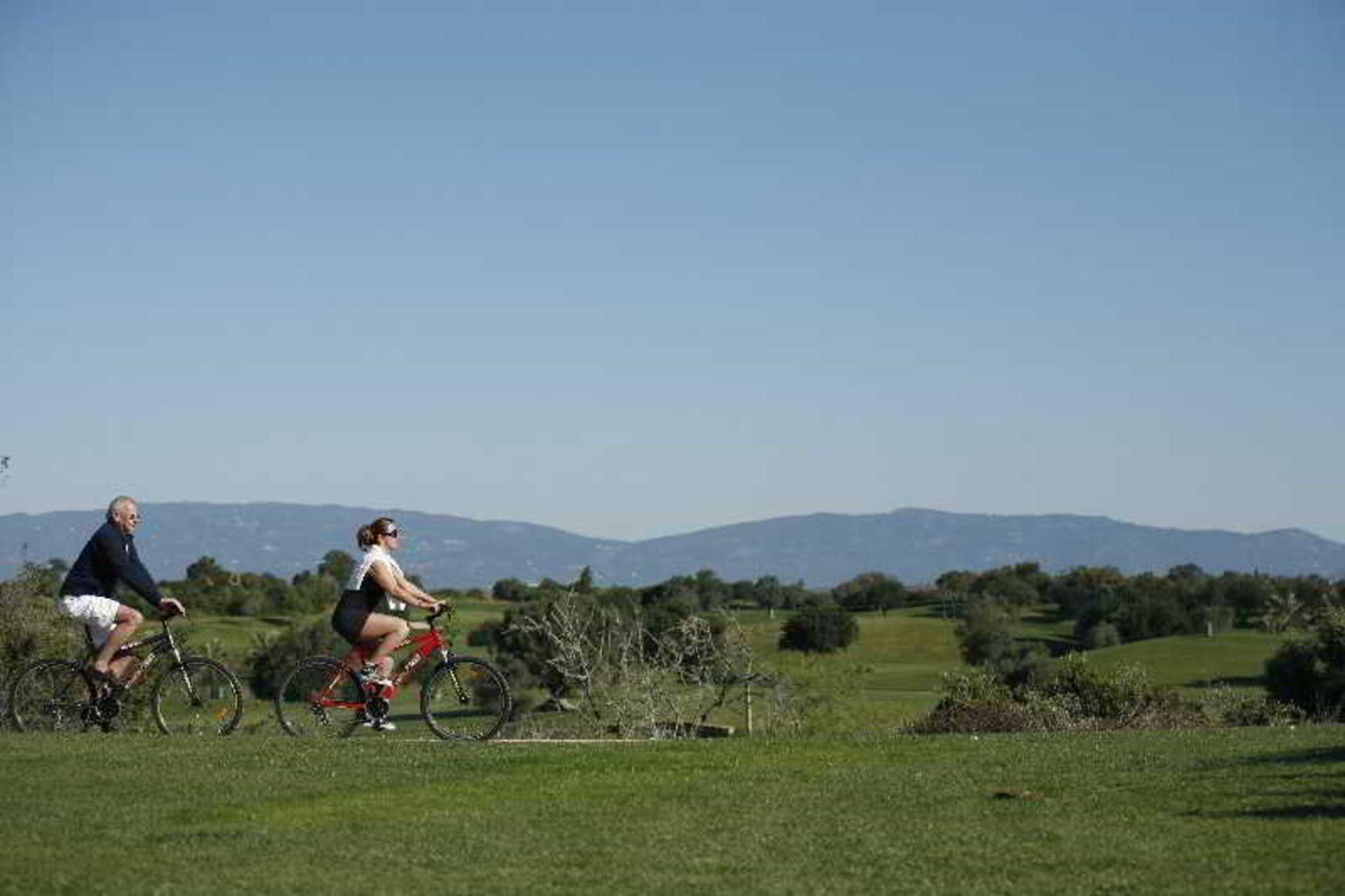 Vale D'Oliveiras Quinta Resort & Spa Carvoeiro  Eksteriør bilde Cycling in the park