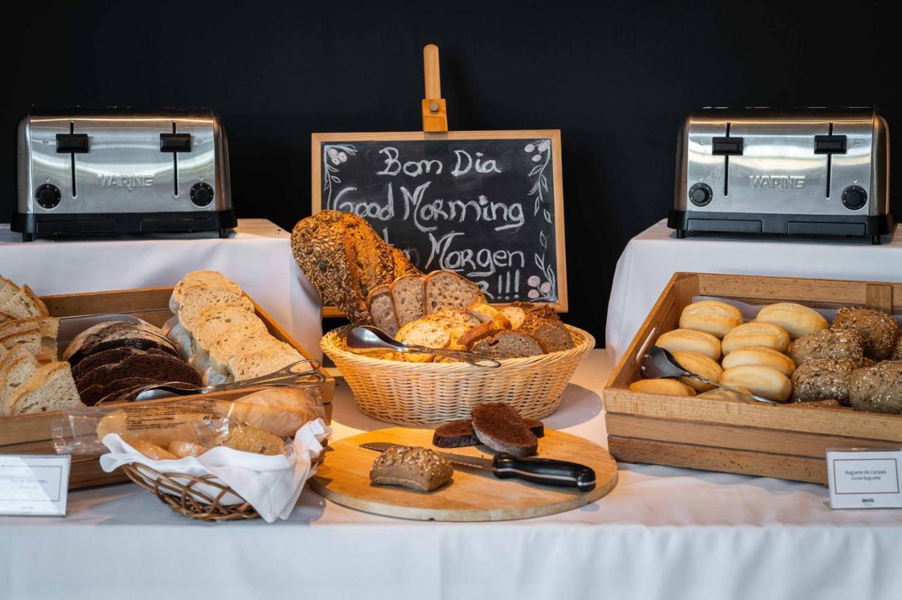 Vale D'Oliveiras Quinta Resort & Spa Carvoeiro  Eksteriør bilde Bread and pastries at a breakfast buffet