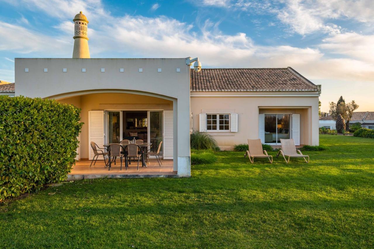 Vale D'Oliveiras Quinta Resort & Spa Carvoeiro  Eksteriør bilde A typical villa in Quinta do Lago